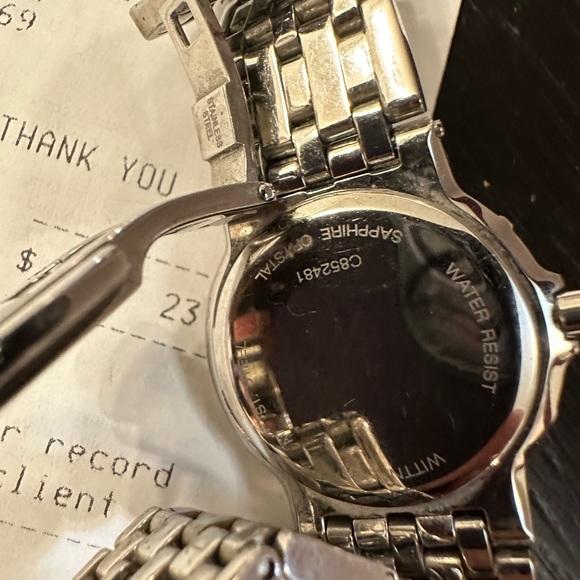 New Woman’s WITTNAUER WARWICK W/ DIAMONDS Watch/case,owners guide,new battery - Picture 6 of 7